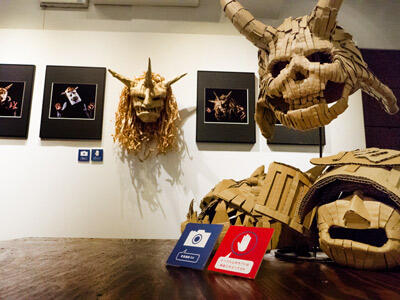 ギャラリー・ソラリス企画展 「井上嘉和のダンボールお面 写真展」